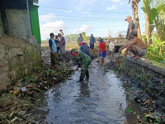 Kegiatan World Clean Up Day Indonesia (WCDI) Desa Blukon