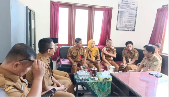 POLA KOORDINASI LURAH JOGOTRUNAN DENGAN CAMAT LUMAJANG