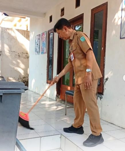 Korvei Bersama ASN Kecamatan Lumajang dalam Rangka Gerakan Indonesia ASRI