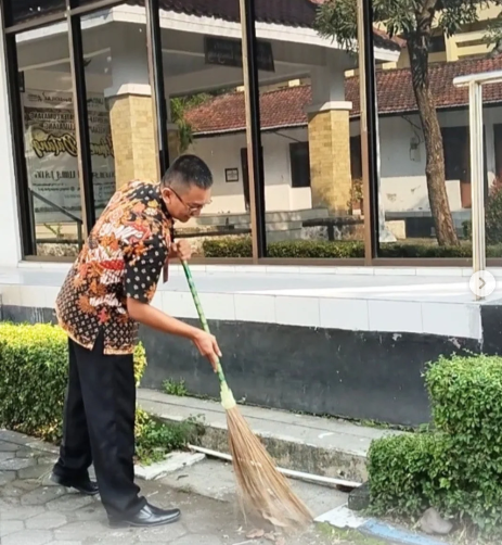 Korvei Bersama ASN Kecamatan Lumajang dalam Rangka Gerakan Indonesia ASRI