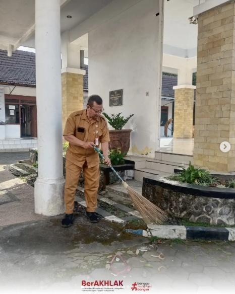 Korvei Bersama ASN Kecamatan Lumajang dalam Rangka Gerakan Indonesia ASRI