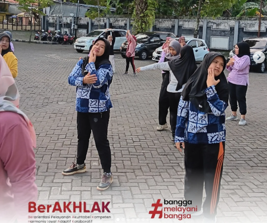 WAKIL KETUA DWP PERSATUAN KECAMATAN LUMAJANG IKUTI SENAM