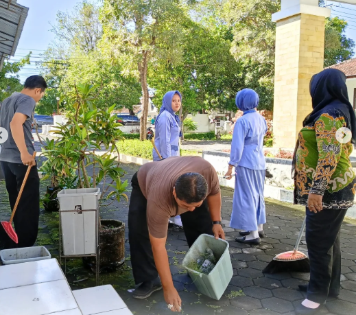 KECAMATAN LUMAJANG BERPARTISIPASI DALAM AKSI SERENTAK BERSIH SAMPAH PLASTIK 