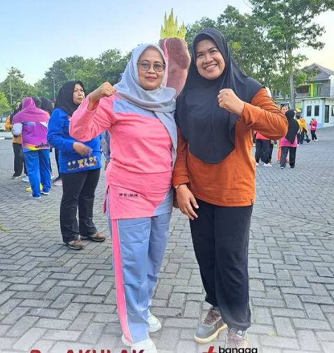 KETUA DWP PERSATUAN KECAMATAN LUMAJANG IKUTI SENAM POKOK E OBAH