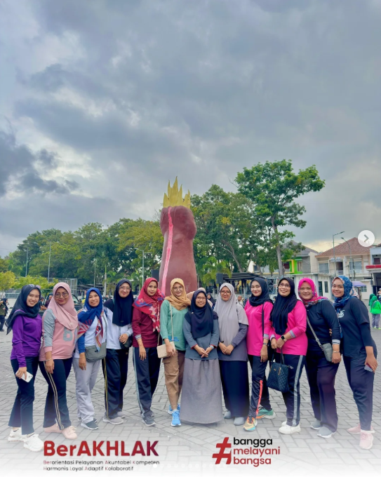 Anggota DWP Kecamatan Lumajang maupun di Kelurahan se Kecamatan Lumajang mengikuti kegiatan Senam Po