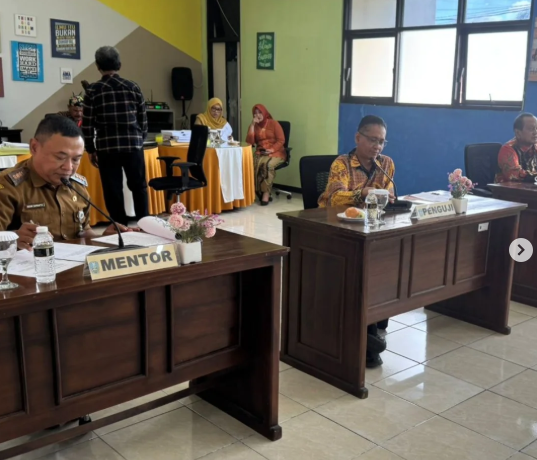 CAMAT LUMAJANG MENJADI MENTOR 