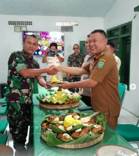  Hari Ulang Tahun TNI ke 80 Tahun 2025 Camat Lumajang Drs. Dedwi Suprapto, M.Si bersama dengan Kapol