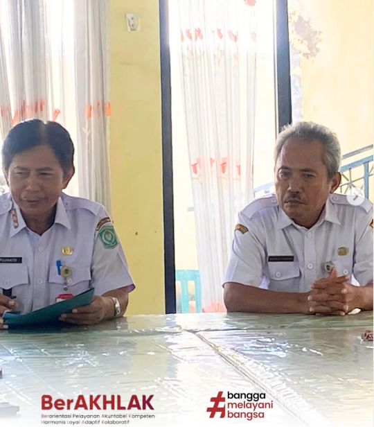 Rapat Staf Bulan November Kecamatan Lumajan