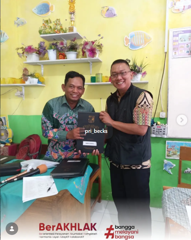 Dukung Gerakan Ayah Teladan Indonesia, ASN Kecamatan Lumajang Ikut Gerakan Ayah Mengambil Rapor Anak
